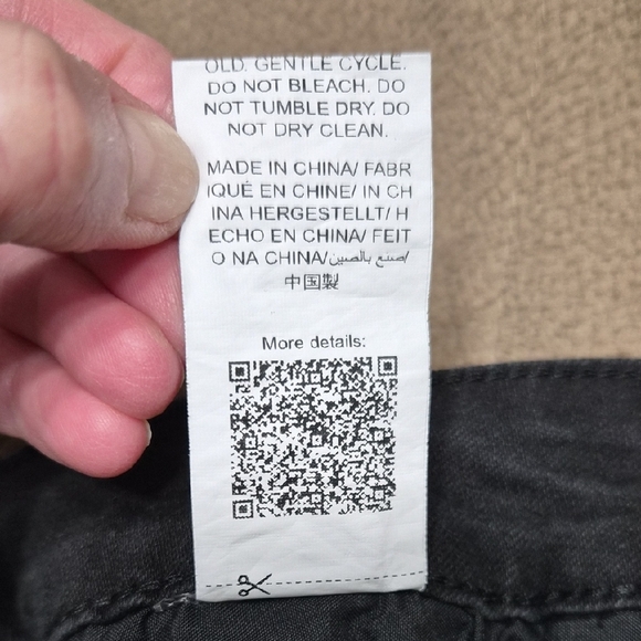 Black Distressed Stretch Frayed Jean Shorts Size 6 - Picture 12 of 12